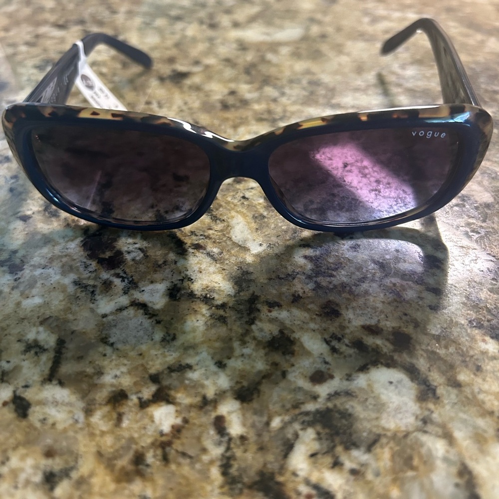 Woman’s vogue sunglasses